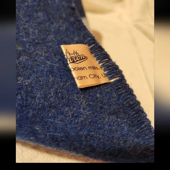 Wool throw - Picture 3 of 3